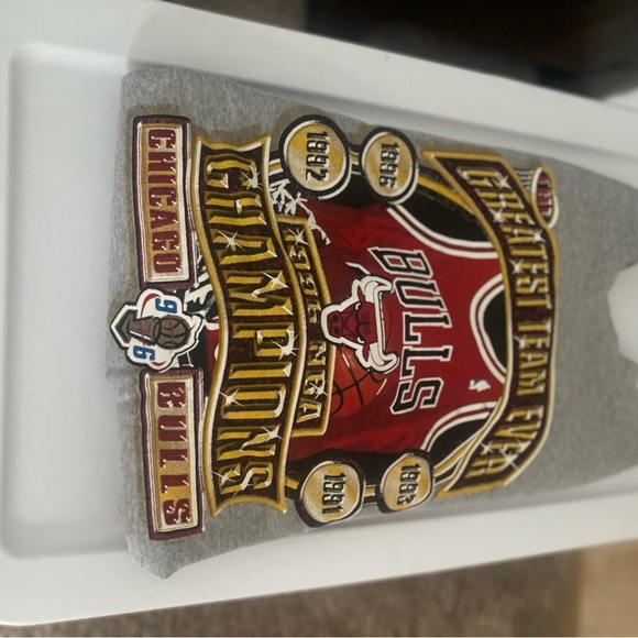 Gray Chicago Bulls Sweater - Picture 5 of 6